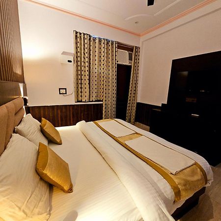 Shri Krishna Divine Dham Hotel Матура Екстериор снимка