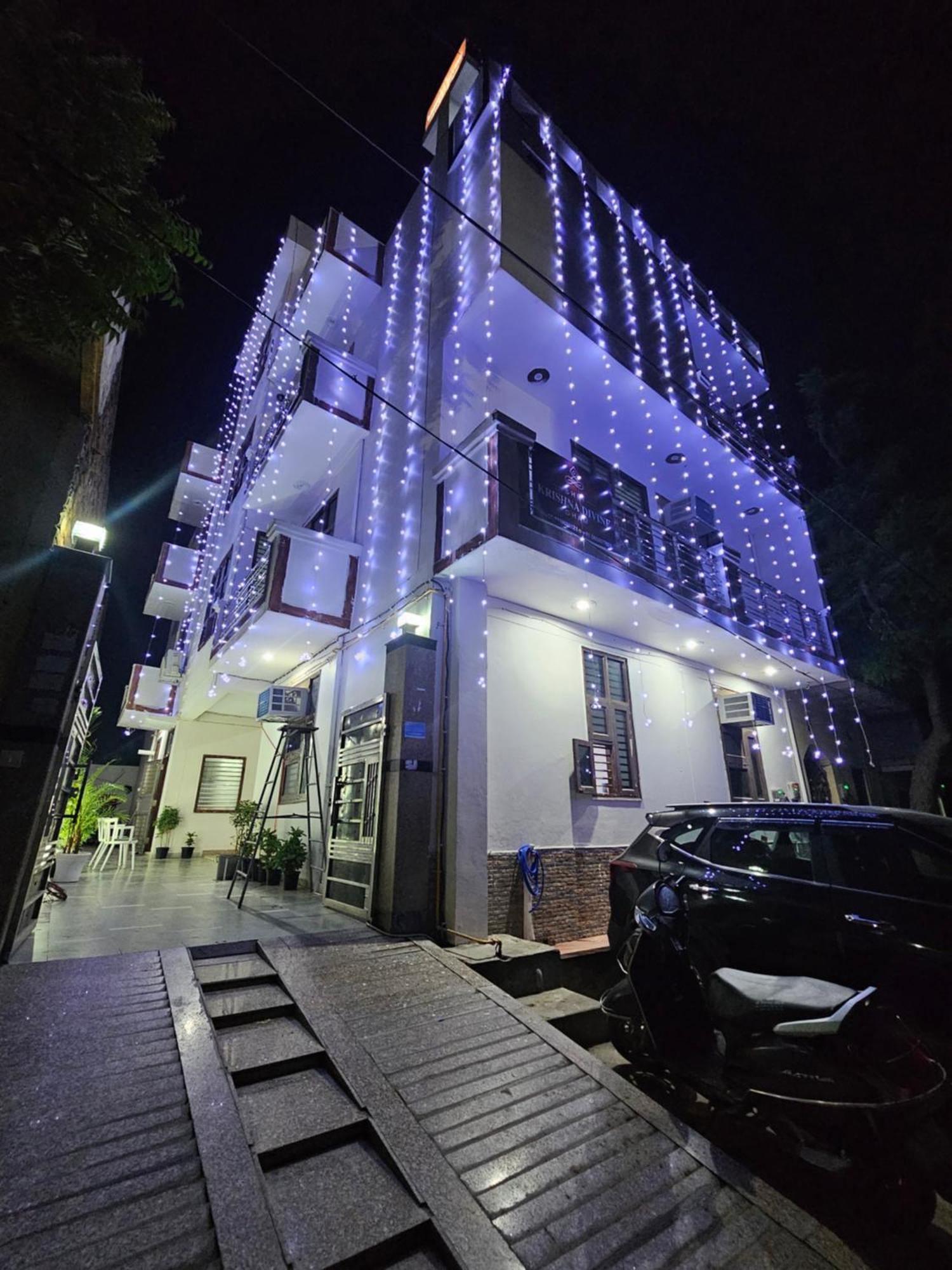 Shri Krishna Divine Dham Hotel Матура Екстериор снимка